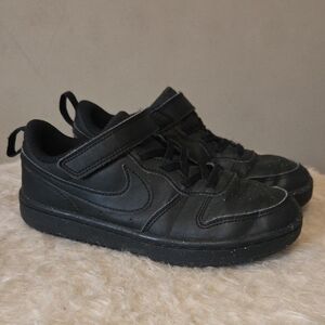 Nike All Black Velcro Low Tops (1.5y)